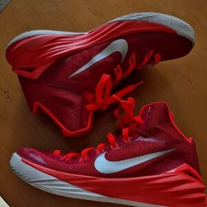 Nike Hyperdunk Crimson and White Athletic Sneakers. EUC. Size 7